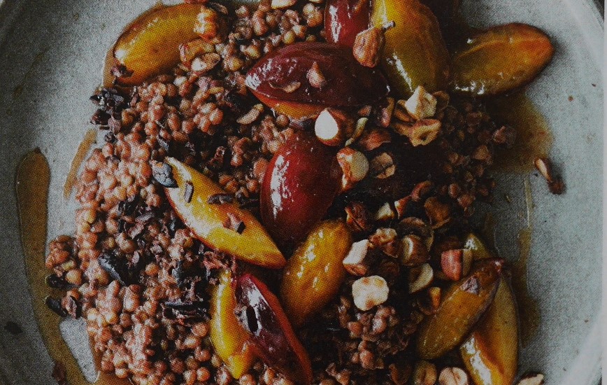 Cover Image of Buchweizen Porridge mit Kakao, Nüssen und Zwetschken