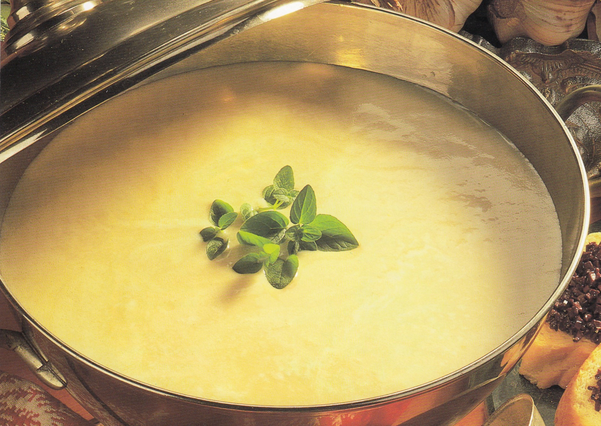 Cover Image of Knoblauchcremesuppe mit Oliven-Crostini 